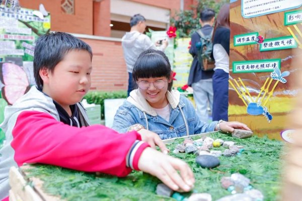 配资网可 探索大自然的奥秘！沪上中小学生相聚“环球自然日”尽展创意